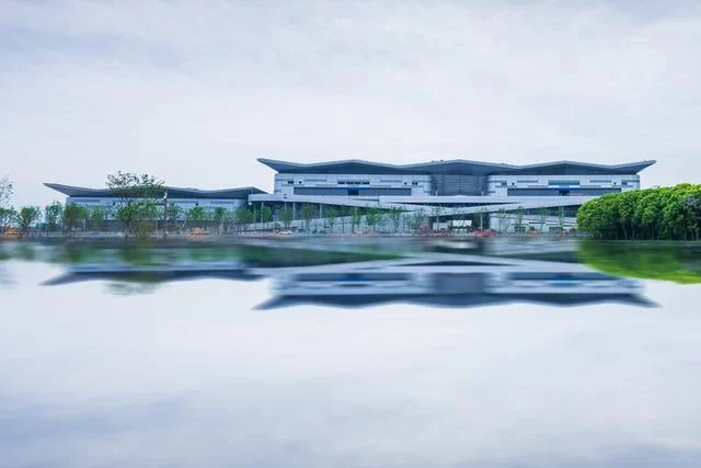 浙江最大、全国第五!杭州大会展中心一期正式建成(图2) 浙江最大、全国第五!杭州大会展中心一期正式建成(图2)