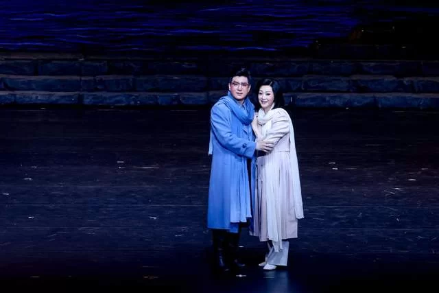 现代京剧《弄潮》:以经典艺术形式诠释当代创新精神(图2) 现代京剧《弄潮》:以经典艺术形式诠释当代创新精神(图2)