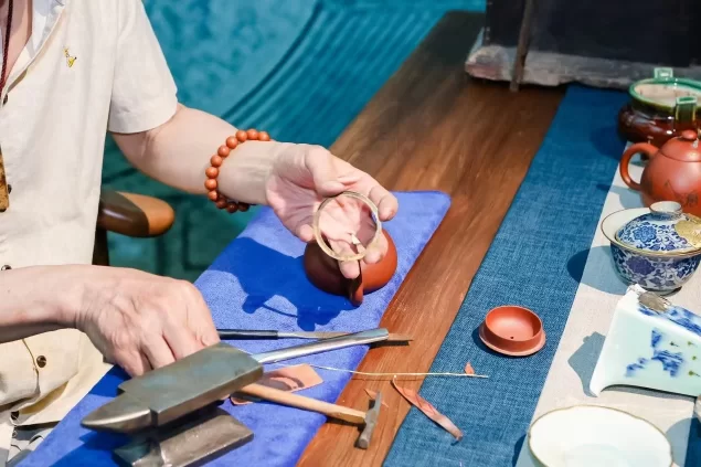 与AI机器人智能对话 体验非遗版“清明上河图”——丰台区非物质文化遗产展示体验中心正式揭幕(图10) 与AI机器人智能对话 体验非遗版“清明上河图”——丰台区非物质文化遗产展示体验中心正式揭幕(图10)