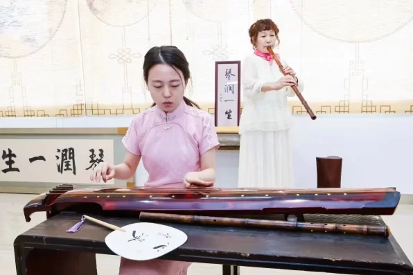 与AI机器人智能对话 体验非遗版“清明上河图”——丰台区非物质文化遗产展示体验中心正式揭幕(图12) 与AI机器人智能对话 体验非遗版“清明上河图”——丰台区非物质文化遗产展示体验中心正式揭幕(图12)