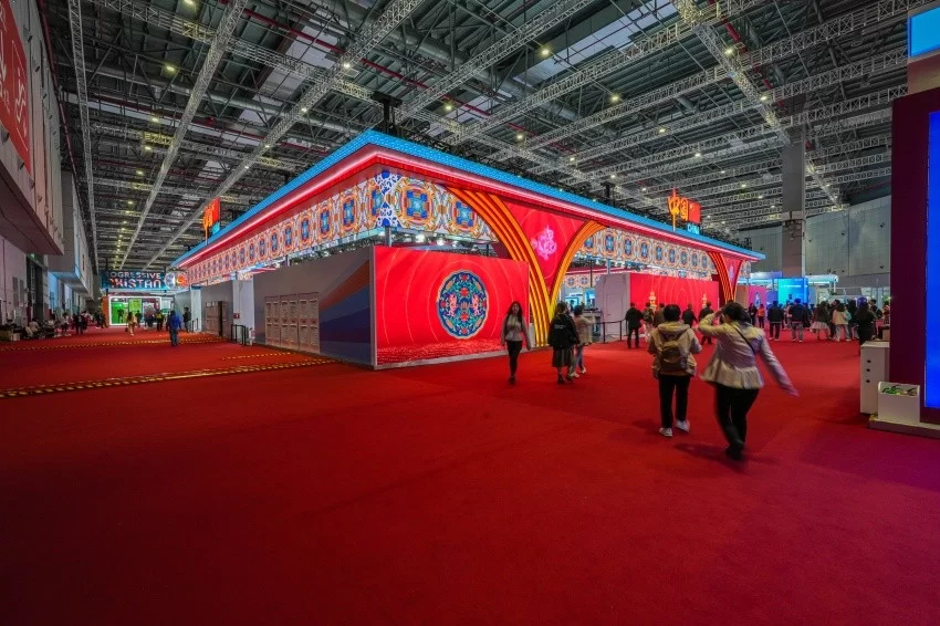 活化纹样文化基因 向世界讲述中国故事——“北京(西城)文化数字基因工程”亮相进博会(图3) 活化纹样文化基因 向世界讲述中国故事——“北京(西城)文化数字基因工程”亮相进博会(图3)