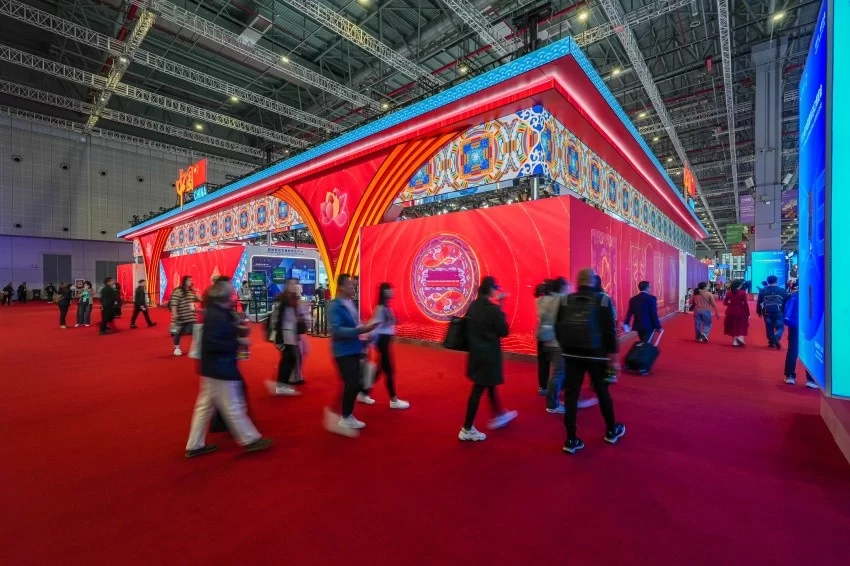 活化纹样文化基因 向世界讲述中国故事——“北京(西城)文化数字基因工程”亮相进博会(图5) 活化纹样文化基因 向世界讲述中国故事——“北京(西城)文化数字基因工程”亮相进博会(图5)