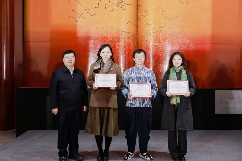 用传承技艺描绘北京中轴线, 巨幅漆画问世于正阳门,三幅知名中轴线画作同时亮相(图8) 用传承技艺描绘北京中轴线, 巨幅漆画问世于正阳门,三幅知名中轴线画作同时亮相(图8)