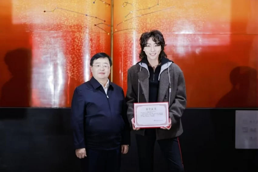 用传承技艺描绘北京中轴线, 巨幅漆画问世于正阳门,三幅知名中轴线画作同时亮相(图9) 用传承技艺描绘北京中轴线, 巨幅漆画问世于正阳门,三幅知名中轴线画作同时亮相(图9)