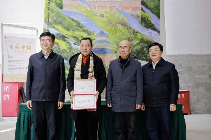 用传承技艺描绘北京中轴线, 巨幅漆画问世于正阳门,三幅知名中轴线画作同时亮相(图12) 用传承技艺描绘北京中轴线, 巨幅漆画问世于正阳门,三幅知名中轴线画作同时亮相(图12)