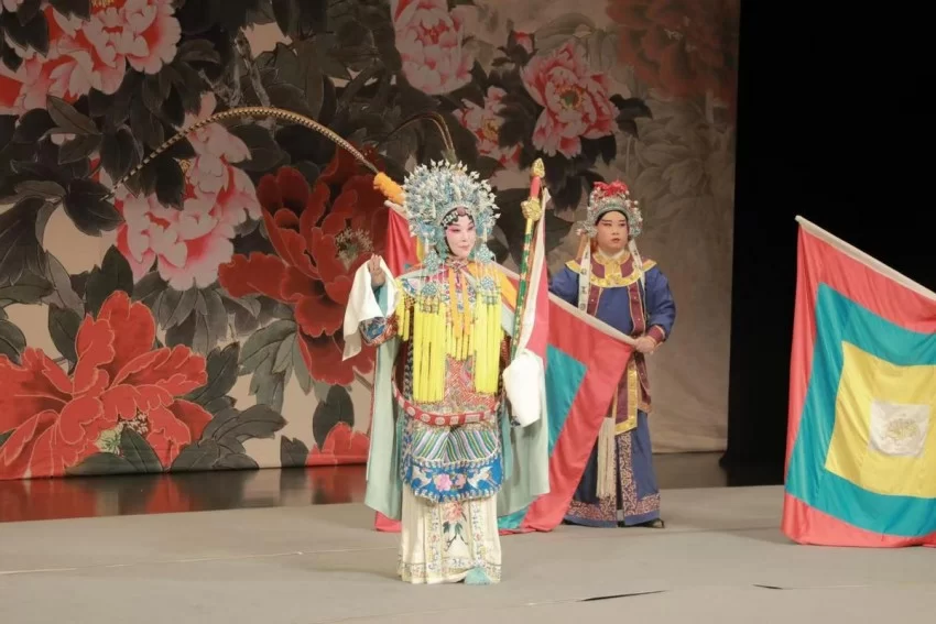 河南戏曲六进清华大学 师生与艺术家“尖锐”对话(图2) 河南戏曲六进清华大学 师生与艺术家“尖锐”对话(图2)