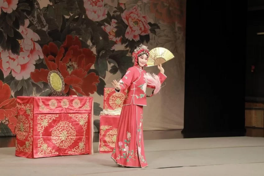 河南戏曲六进清华大学 师生与艺术家“尖锐”对话(图7) 河南戏曲六进清华大学 师生与艺术家“尖锐”对话(图7)