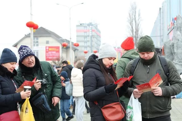新春乐章唱响多瑙河畔——2025年欢乐春节演出活动在匈牙利布达佩斯举行(图3) 新春乐章唱响多瑙河畔——2025年欢乐春节演出活动在匈牙利布达佩斯举行(图3)