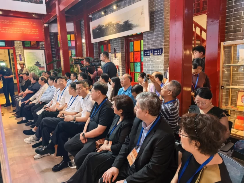 丹青绘中轴 文脉永传承  ——“庆祝北京中轴线申遗成功一周年·杨留义北京中轴线城市山水画展”在京开幕