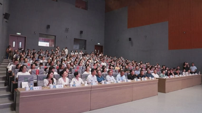 通辽市举办书香四季・夏“品”《红楼梦》阅读分享活动