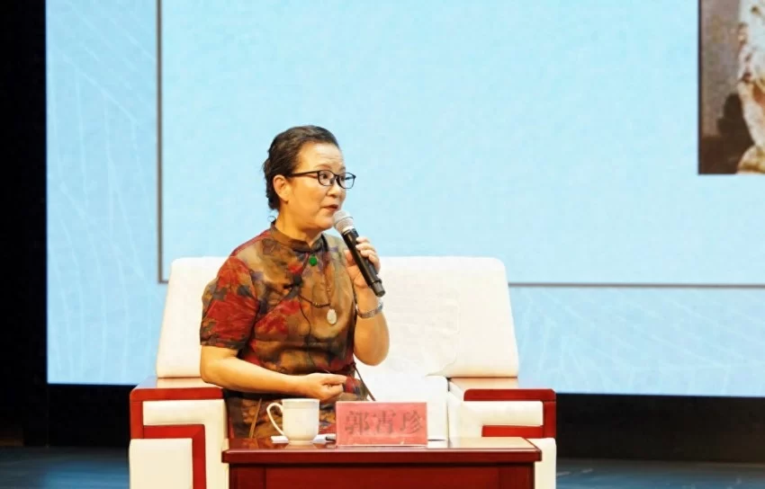 郭霄珍畅谈“史湘云的诗酒人生”