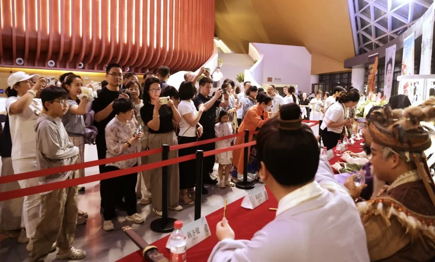 “官为民役”千年回响 民族歌剧新翻柳枝——专家、观众热议民族歌剧《柳柳州》(图6) “官为民役”千年回响 民族歌剧新翻柳枝——专家、观众热议民族歌剧《柳柳州》(图6)