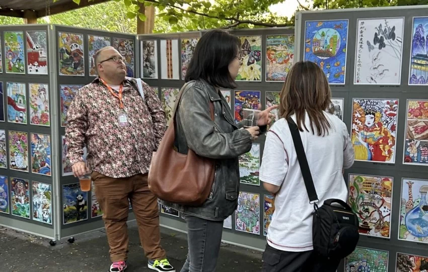 2025“熊猫杯”青少年美育文创大展·英国站在爱丁堡艺术节举行(图4)
