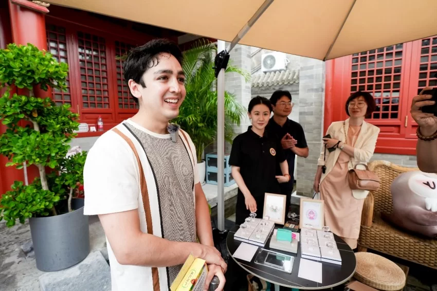 漫步鼓楼西大街，感受京味新活力——2025“打卡鼓西，漫步斜街”文化消费活动线下活动正式启动 (图8)