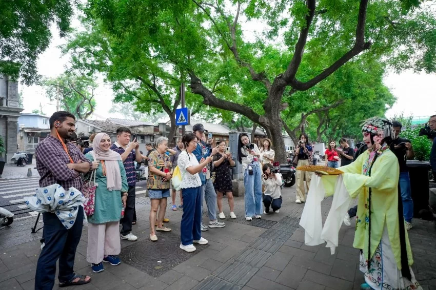 漫步鼓楼西大街，感受京味新活力——2025“打卡鼓西，漫步斜街”文化消费活动线下活动正式启动 (图3)