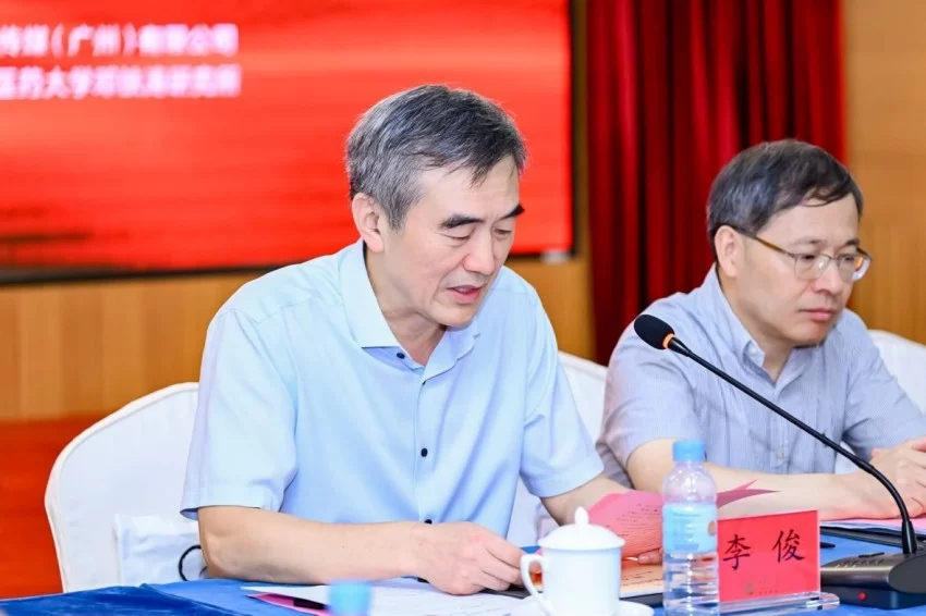 铭刻“中医旗手”百年心路,铸就中医复兴影像丰碑——纪录电影《国医魂·邓铁涛》剧本研讨会在广州举行(图7) 铭刻“中医旗手”百年心路,铸就中医复兴影像丰碑——纪录电影《国医魂·邓铁涛》剧本研讨会在广州举行(图7)