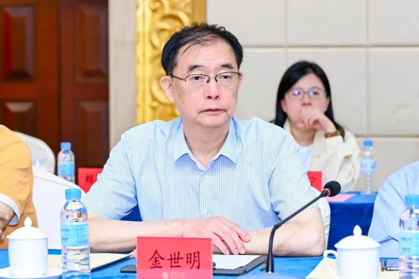 铭刻“中医旗手”百年心路,铸就中医复兴影像丰碑——纪录电影《国医魂·邓铁涛》剧本研讨会在广州举行(图15) 铭刻“中医旗手”百年心路,铸就中医复兴影像丰碑——纪录电影《国医魂·邓铁涛》剧本研讨会在广州举行(图15)