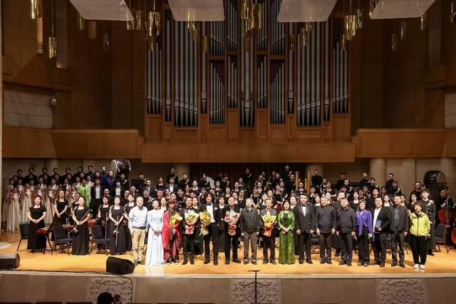 民族交响《云横秦岭》晋京首演:奏响中华父亲山的精神史诗(图1) 民族交响《云横秦岭》晋京首演:奏响中华父亲山的精神史诗(图1)