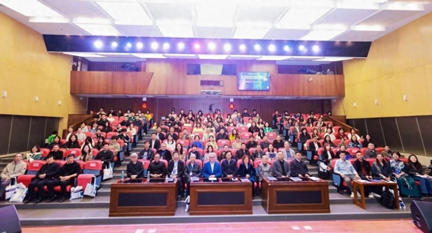 北京国际珐琅艺术创作与交流展暨第十三届北京工艺美术学术研讨会举办(图1) 北京国际珐琅艺术创作与交流展暨第十三届北京工艺美术学术研讨会举办(图1)