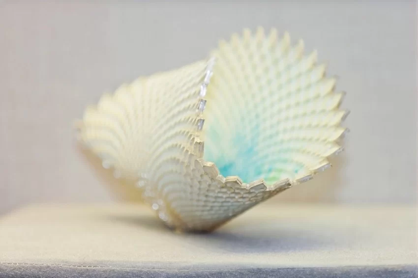 北京国际珐琅艺术创作与交流展暨第十三届北京工艺美术学术研讨会举办(图6) 北京国际珐琅艺术创作与交流展暨第十三届北京工艺美术学术研讨会举办(图6)