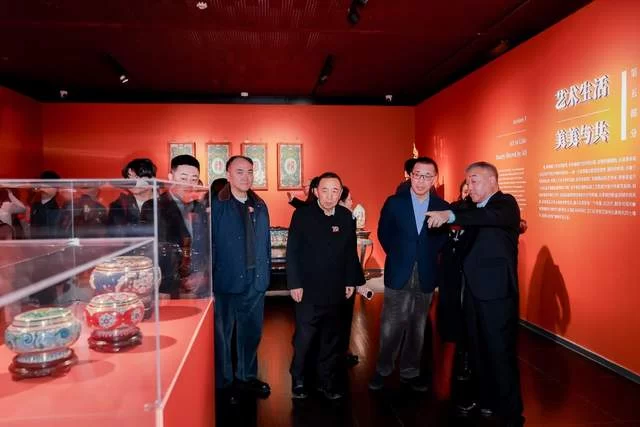 “景泰流芳 蓝韵新生” 景泰蓝传承与创新艺术展在国家大剧院开幕(图7) “景泰流芳 蓝韵新生” 景泰蓝传承与创新艺术展在国家大剧院开幕(图7)