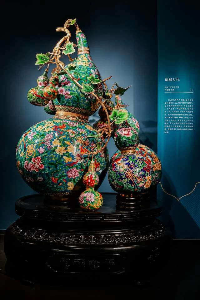 “景泰流芳 蓝韵新生” 景泰蓝传承与创新艺术展在国家大剧院开幕(图11) “景泰流芳 蓝韵新生” 景泰蓝传承与创新艺术展在国家大剧院开幕(图11)