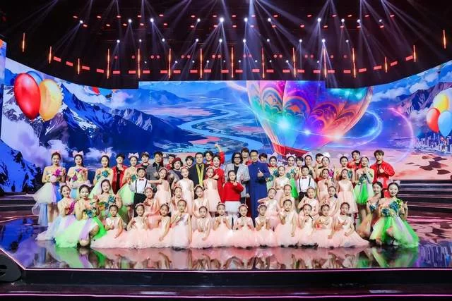 群星荟萃共绘马年新春诗意画卷,CETV诗意中国春晚录制圆满成功(图35) 群星荟萃共绘马年新春诗意画卷,CETV诗意中国春晚录制圆满成功(图35)