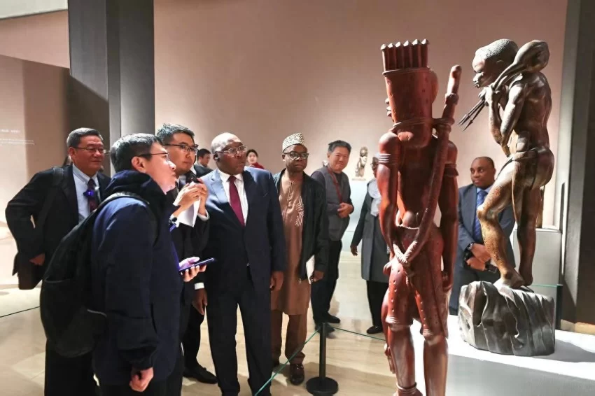 “文明互鉴·木载万象——中国美术馆藏非洲木雕展”开幕