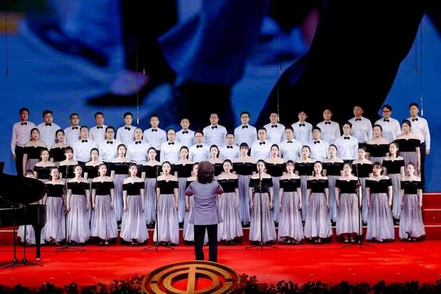 “新质赋能 活力海淀 唱响未来”——2026年“五月的鲜花”海淀职工歌咏比赛圆满落幕(图6) “新质赋能 活力海淀 唱响未来”——2026年“五月的鲜花”海淀职工歌咏比赛圆满落幕(图6)