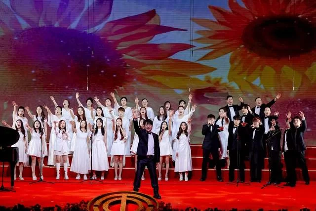 “新质赋能 活力海淀 唱响未来”——2026年“五月的鲜花”海淀职工歌咏比赛圆满落幕(图5) “新质赋能 活力海淀 唱响未来”——2026年“五月的鲜花”海淀职工歌咏比赛圆满落幕(图5)