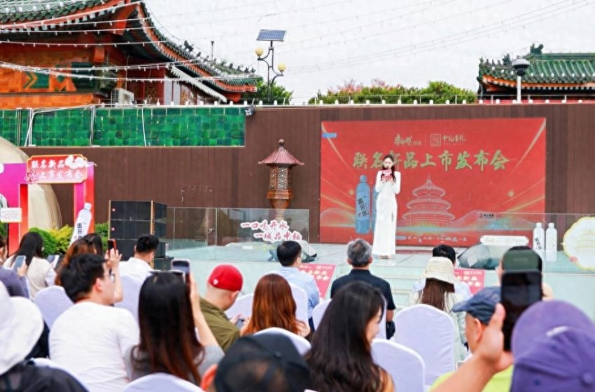 一口喝开水，一城品中轴 —— 中轴有礼 × 康师傅喝开水联名