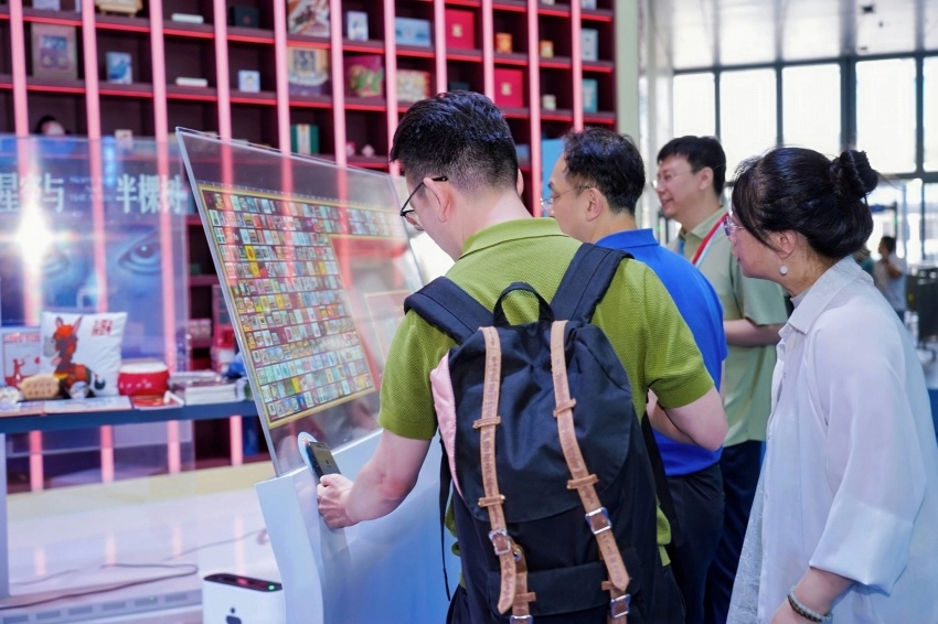 数智赋能交出靓丽答卷，第二十二届深圳文博会陕西展位彰显文化产业新活力(图2)