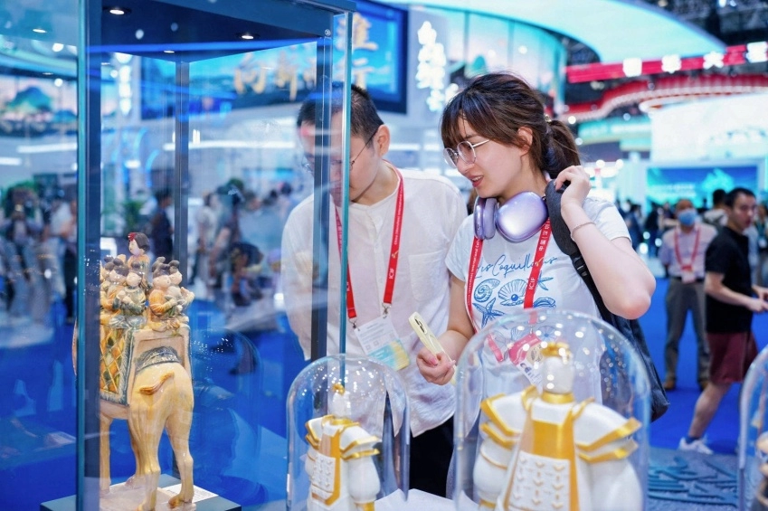 数智赋能交出靓丽答卷，第二十二届深圳文博会陕西展位彰显文化产业新活力(图5)