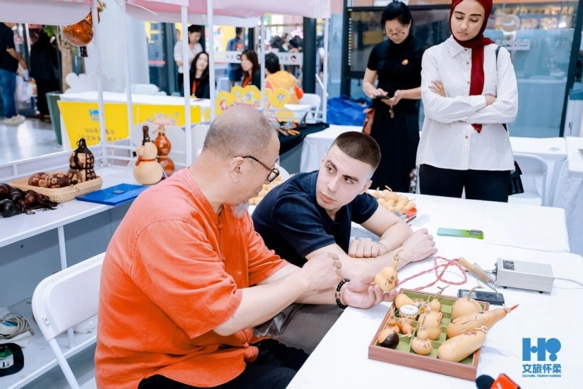 酒店推出非遗套餐 非遗好物入驻隆福寺商圈——2026年怀柔区“文化和自然遗产日”主题活动在慕田峪长城举行(图6)