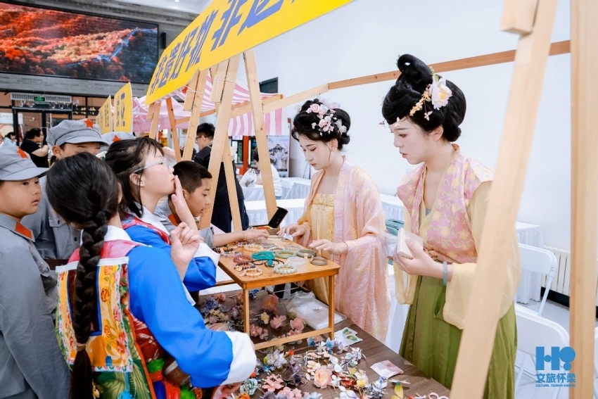 酒店推出非遗套餐 非遗好物入驻隆福寺商圈——2026年怀柔区“文化和自然遗产日”主题活动在慕田峪长城举行(图9)