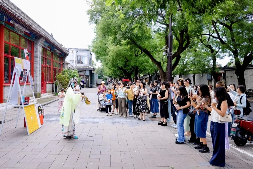 品读历史文脉 乐享街巷漫游——北京西城区启动2026“打卡鼓西 漫步斜街”文化消费活动(图2) 品读历史文脉 乐享街巷漫游——北京西城区启动2026“打卡鼓西 漫步斜街”文化消费活动(图2)