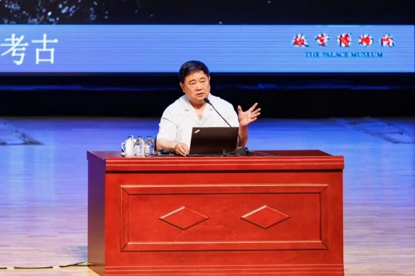 单霁翔:讲好中国故事 传播中华传统文化——“中轴线文化遗产大讲堂进校园”活动走进北京航空航天大学(图2) 单霁翔:讲好中国故事 传播中华传统文化——“中轴线文化遗产大讲堂进校园”活动走进北京航空航天大学(图2)