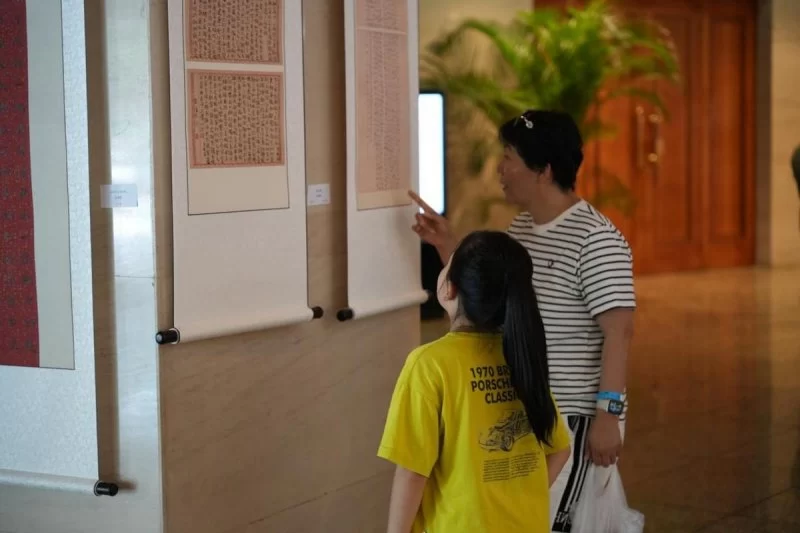 “致中和,书中轴”2024北京中轴线文创大赛书法精品展在中华世纪坛开幕(图4) “致中和,书中轴”2024北京中轴线文创大赛书法精品展在中华世纪坛开幕(图4)