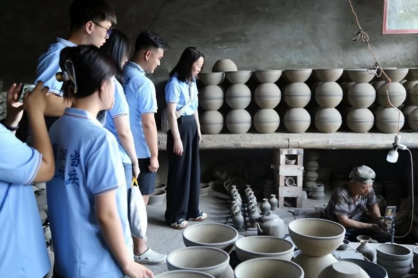 “美育”传承 活化“非遗”——廊坊师范学院美术学院开展暑期“三下乡”社会实践活动(图4) “美育”传承 活化“非遗”——廊坊师范学院美术学院开展暑期“三下乡”社会实践活动(图4)