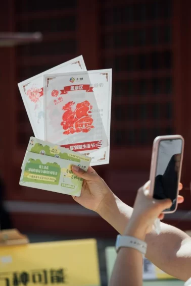 “首届邻里生活节”:古寺变身共创家园 邻里齐聚互动庆生(图5) “首届邻里生活节”:古寺变身共创家园 邻里齐聚互动庆生(图5)