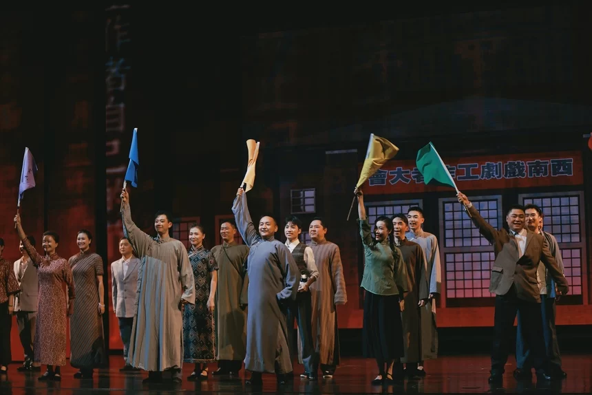 文献史诗话剧《守护》再现桂林文化城的历史与荣光(图3) 文献史诗话剧《守护》再现桂林文化城的历史与荣光(图3)