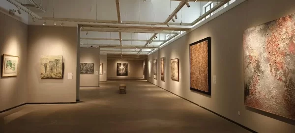 中国材料表现绘画写生与转化研究展在武汉科技大学沁湖美术馆开幕(图9)