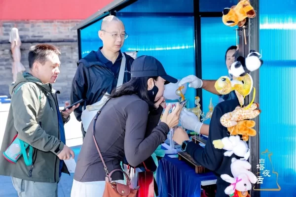 文化市集鸣锣开市,2024“白塔夜话”文化系列活动开幕(图4) 文化市集鸣锣开市,2024“白塔夜话”文化系列活动开幕(图4)