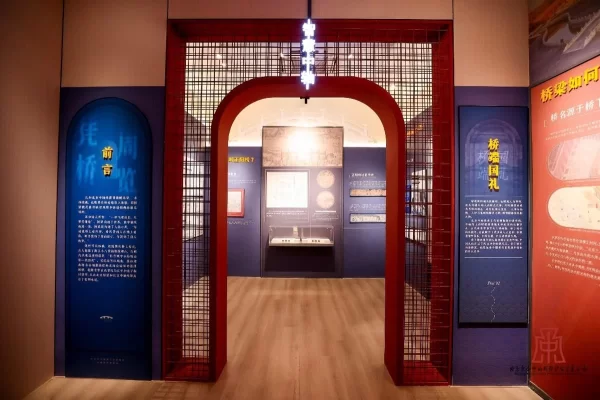 北京中轴线桥梁展开幕:中国紫檀博物馆天安门城楼模型正式亮相(图4) 北京中轴线桥梁展开幕:中国紫檀博物馆天安门城楼模型正式亮相(图4)