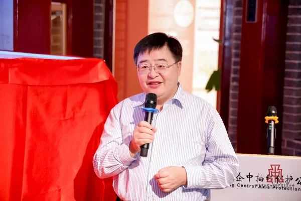 北京中轴线桥梁展开幕:中国紫檀博物馆天安门城楼模型正式亮相(图2) 北京中轴线桥梁展开幕:中国紫檀博物馆天安门城楼模型正式亮相(图2)