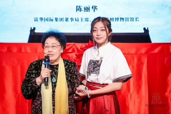 北京中轴线桥梁展开幕:中国紫檀博物馆天安门城楼模型正式亮相(图8) 北京中轴线桥梁展开幕:中国紫檀博物馆天安门城楼模型正式亮相(图8)