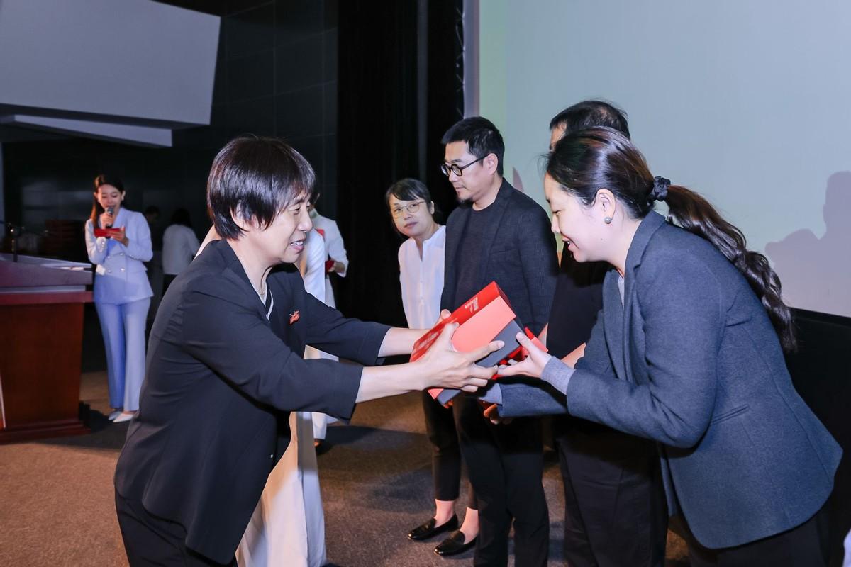 “印记北京中轴线——大众篆刻作品展”巡展启动暨公益赠书举办(图6)