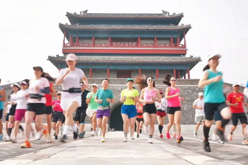 “活力中轴 跑向四季”——龙潭中湖公园百公里环湖接力迎国庆(图3) 贺中轴申遗成功,龙潭中湖公园打造中轴脉络跑道(图3)