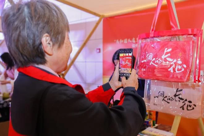 赣南采茶戏《一个人的长征》晋京展演:  展现淳朴劳动人民形象 传承红色信仰力量(图13) 赣南采茶戏《一个人的长征》晋京展演:  展现淳朴劳动人民形象 传承红色信仰力量(图13)