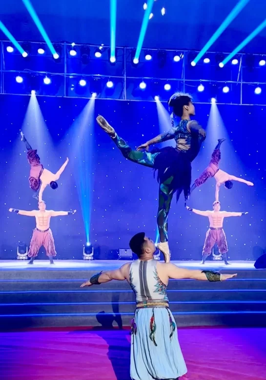 以民族乐舞焕文旅新生,大型体验式民族歌舞秀《额济纳》震撼开演(图6) 以民族乐舞焕文旅新生,大型体验式民族歌舞秀《额济纳》震撼开演(图6)